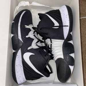 Kyrie 5 Brand New Women’s Basketball Shoe Sz. 7.5